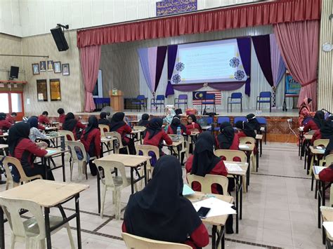 Tajuk kajian berkaitan analisis campuran pemasaran yang. Sekolah Menengah Kebangsaan Datuk Haji Ahmad Badawi ...