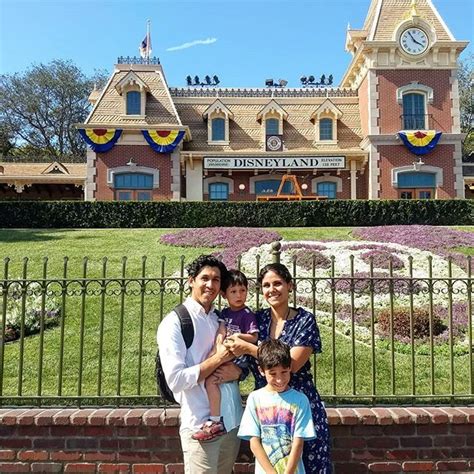 Nos Encontramos En Donde La Magia Comienza Gracias A Disneyland