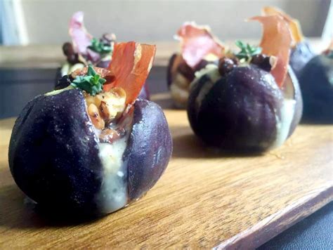 Grilled Figs With Goats Cheese Crispy Prosciutto Pecans And Honey Emma Eats And Explores