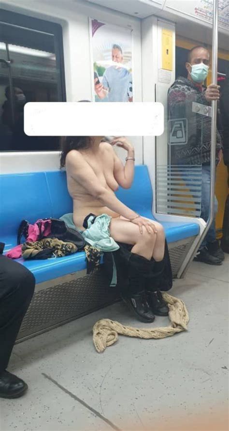 لخت شدن زن در مترو