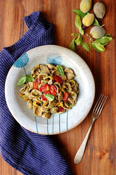 Check spelling or type a new query. Orecchiette di grano arso con pesto alle mandorle fresche ...
