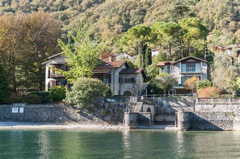Von hier aus hast du einen einmaligen blick über das wasser und das alpenpanorama. Comer See Bellagio Luxus Villa mit Bootshaus und seeblick