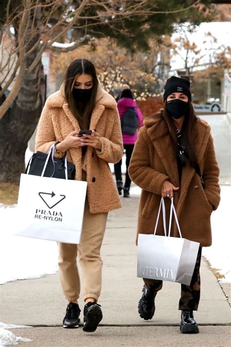 1 day ago · real housewives of beverly hills star kyle richards is recovering after accidentally walking into a beehive at her home. Kyle Richards With Her Daughter - Aspen 01/03/2021 ...