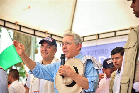 El asesinato del estudiante dilan cruz por parte del esmad exacerbó el ánimo de los protestantes y recibió la solidaridad de muchos sectores avanzados y democráticos de colombia. Paro en Colombia: Iván Duque, un presidente en la ...