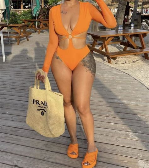 9 Hot Sexy Queen Naija Bikini Pics