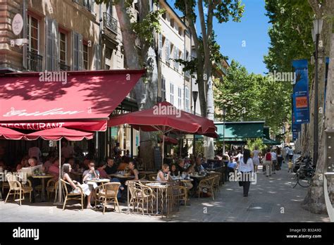 Street cafe on the Cours Mirabeau in the historic city centre Aix en