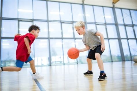 Raum Korrespondenz Breite Basketball Kinder Geschäft Geben Grundschule