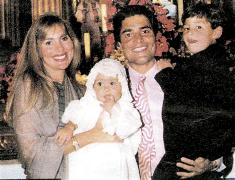 Chayanne y su esposa marilisa maronesse tienen uno de los matrimonios más sólidos del espectáculo, y han formado una hermosa familia con sus dos hijos, isadora y lorenzo. ARTISTAS CON GRAN TALENTO
