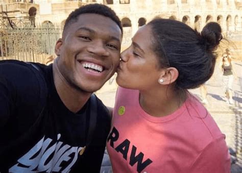 Giannis antetokounmpo is currently in a relationship with mariah riddlesprigger. Are Giannis Antetokounmpo and Girlfriend Mariah ...