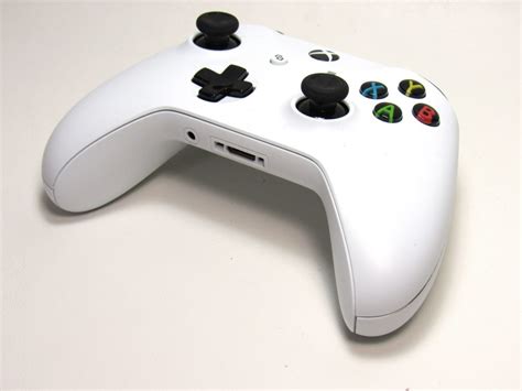 White Xbox One S Controller Review 7
