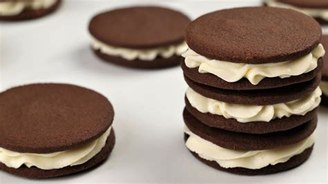 Homemade Chocolate Sandwich Cookies With THE BEST FAST Vanilla Cream