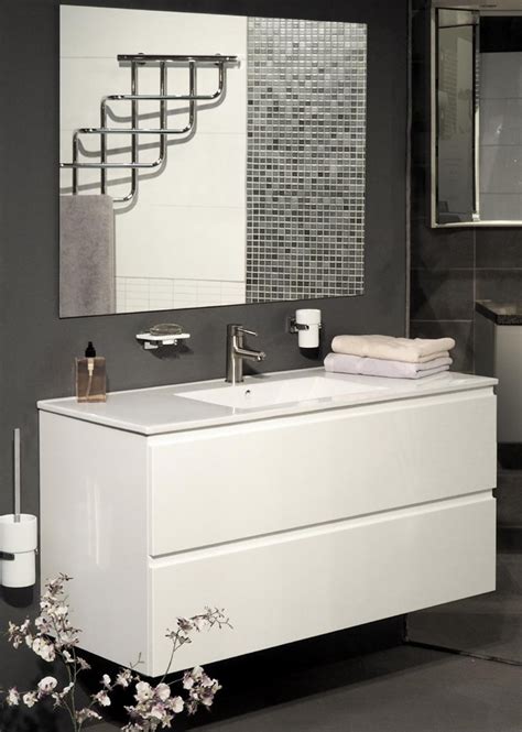 Butikkernes sortiment består af ca. Badeværelsesskab hvid højglans - Køkken overskabe