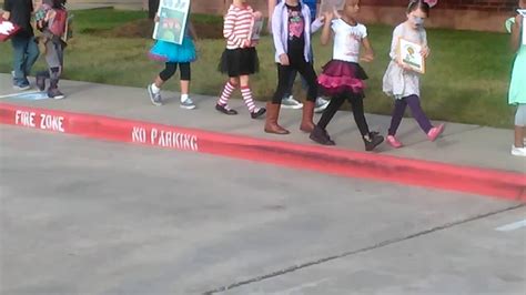 Schultz Elementary Character Day Parade Youtube