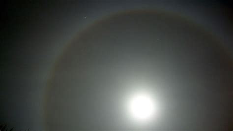 What Causes A Ring Around The Moon