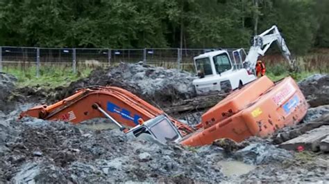 Two Excavators stuck in deep clay - Heavy Recovery - Terribärgarn