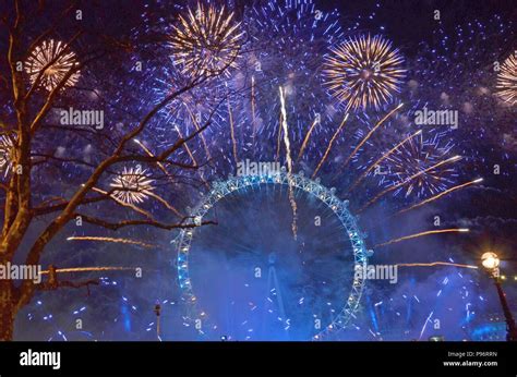 New Year´s Eve Fireworks In London Stock Photo Alamy