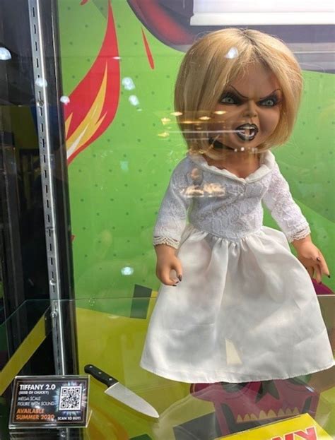 Mezco Booth Preview Of Their Upcoming Talking Tiffany Doll From Seed Of Chucky At New