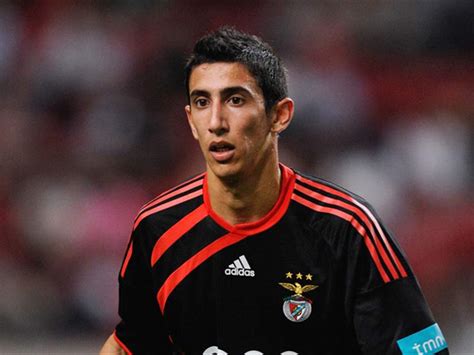 Anh được triệu tập cho giải trẻ nam mĩ vào năm 2007 ở paraguay. Real Madrid Sign Benfica Winger Angel Di Maria For €40 ...