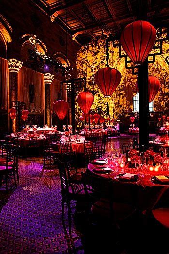 The chinese custom of money giving is meant to help the couple pay for the wedding. #Chinoiserie #chic with lots of #lanterns and #orchids | Chinese wedding decor, Oriental wedding ...