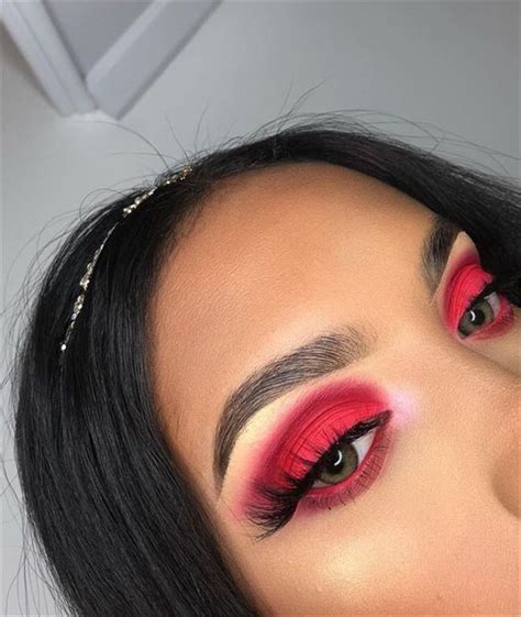 40 Amazing Red Eyeshadow Makeup Ideas For The Coming Valentines Day