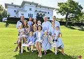 Los Reyes de Suecia con sus hijos y nietos en Solliden - La Familia ...