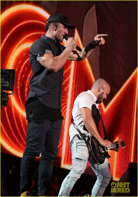 Carrie Underwood And Sam Hunt Rock Cma Music Festival 2016 Photo 3679732