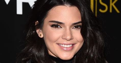 Kendall Jenner Risk A Wardrobe Malfunction As She Shows A Lot Of Side