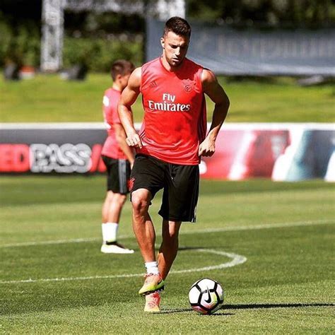 Informações sobre o plantel principal de futebol do sport lisboa e benfica. #andreassamaris #andreas_samaris #benfica | Sport lisboa e ...
