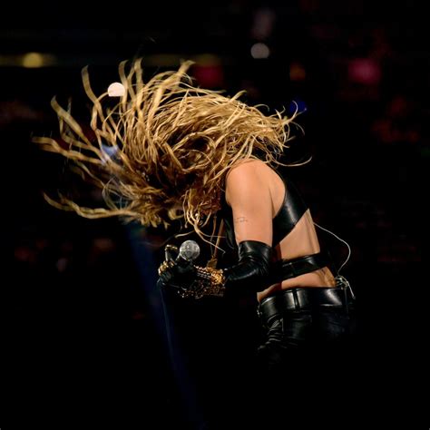 Please go to this link for more information or check out the photos under for more information. MILEY CYRUS Performs at 2019 Iheartradio Music Festival in ...