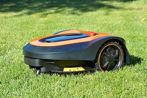 Let This Autonomous Lawn Mower To Manicure Your Lawn Mowro Thesuperboo