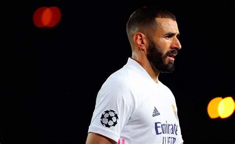 Ya, benzema resmi direkrut oleh madrid dari lyon pada bursa transfer musim panas 2009 dengan mahar sebesar 35 juta euro atau sekira rp593 miliar. El Lyon va en serio con el fichaje de Benzema