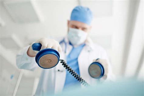 Dieser wird bei lebensbedrohlichen herzrhythmusstörungen und bei herzstillstand eingesetzt. Aktuelle Herzforschung: Mit Verödungen gegen den ...