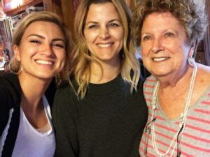 Tori Kelly Parents Meet Allwyn Kelly And Laura Kelly