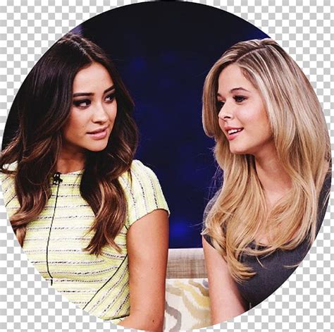 Shay Mitchell Sasha Pieterse Pretty Little Liars Alison Dilaurentis Emily Fields Png Clipart