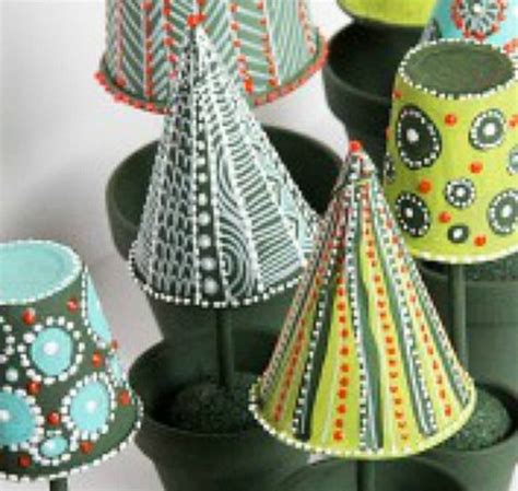 How to make paper cup gift boxes from paper cups you might have left over from a party. 46 Amazing Paper Cup Craft Ideas | HubPages