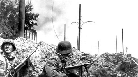 Ich würde gerne als erstes die gründe nehmen, warum japan überhaupt diesen krieg begonnen hat, und dann mit dem angriff auf pearl harbor weiter machen. So begann der Zweite Weltkrieg | Welt