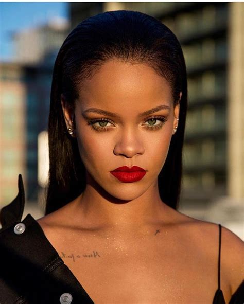 Rihanna S Fentybeauty Stunna Red Lip Color Drops Tonight At Midnight