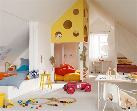 Even with a more challenging layout, this attic bedroom was still able to make the most out of the available space it has. 15 Cool Design Ideas For An Attic Kids Room | Kidsomania