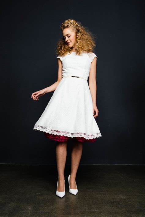 Brautkleider für das standesamt in allen umständen. Kurzes Petticoat Brautkleid | Petticoat brautkleid ...