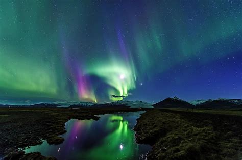 Aurora Borealis Over Iceland Photograph By Günther Egger