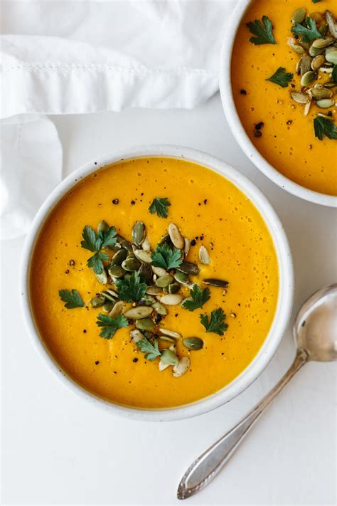 September 20, 2015 by michelle nahom 40 comments. An easy video recipe for butternut squash soup from Downshiftology | Happy Magazine