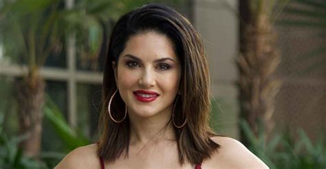 Breather For Sunny Leone Hc Stays Her Arrest Over Cheating Case Kerala News Onmanorama