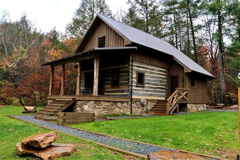 Each of our vacation cabins have fireplaces, firepits, picnic tables and private hot tubs. Family Cabin Rental in Monroe County, West Virginia