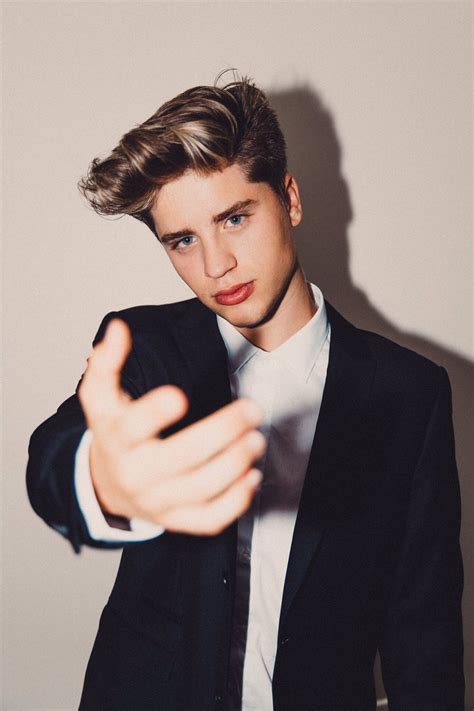 Welcome to the official emiliano martínez facebook page. Ivan Martinez Bio, Height, Weight, Girlfriend and Facts ...