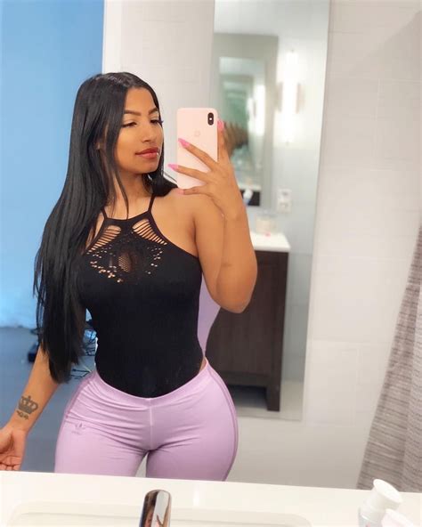 delianna officialdelianna instagram photos and videos cute simple outfits curvy women