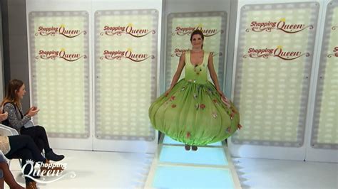 Shopping Queen Maria Präsentiert Ihren Look Auf Dem Catwalk