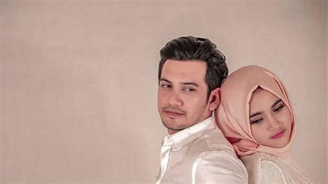 Selasa, 19 januari 2021 jam 11.30 wib hanya di indosiar. 5 Potret Harmonis Keluarga Teuku Mirza, Aktor Kisah Nyata ...