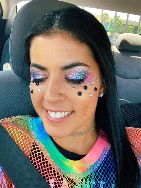 Lipstick (as much as you want, more lipstick = more pigment). Easy DIY glitter makeup | Glitter makeup, Glitter diy, Carnival face paint