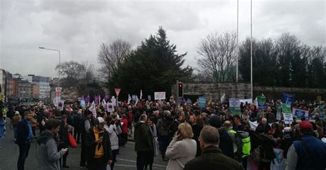 Live Thousands Attend March Protesting Homelessness In Dublin City Centre Dublin Live