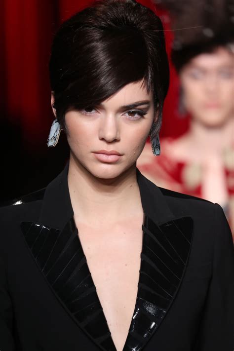 See more of kendall jenner on facebook. Kendall Jenner Hit The Catwalk For Moschino - Milan ...